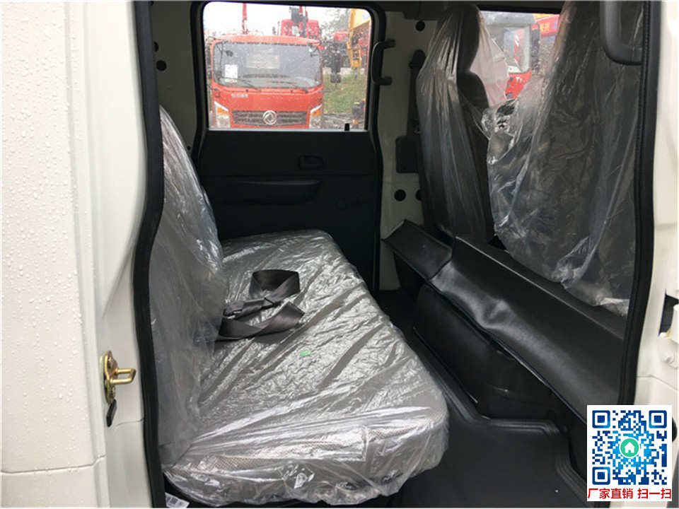 江铃顺达双排座3.8米冷藏车后座方位