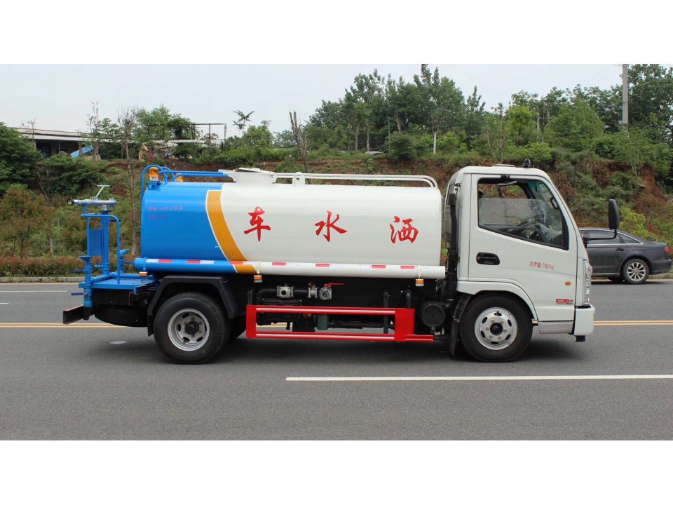 凯马5吨洒水车