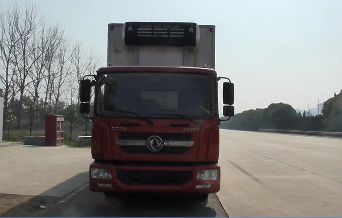 东风6.8米玉柴185马力冷藏车