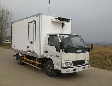 江铃4.2米小型冷藏车