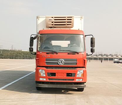 东风天锦小三轴康机285马力7.7米冷藏车