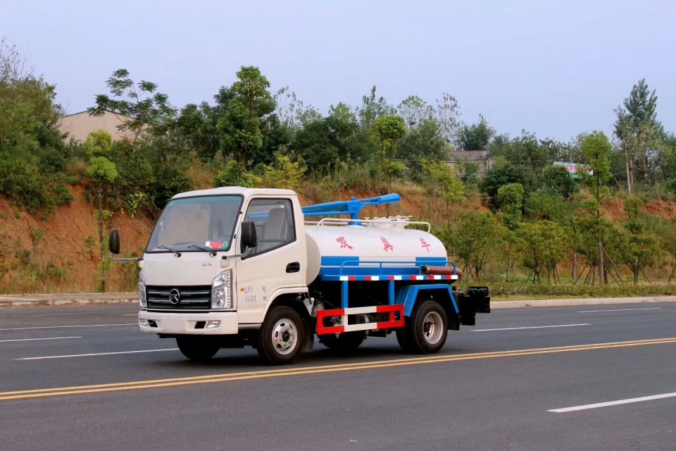 程力凯马2方蓝牌小型吸粪车 (29)