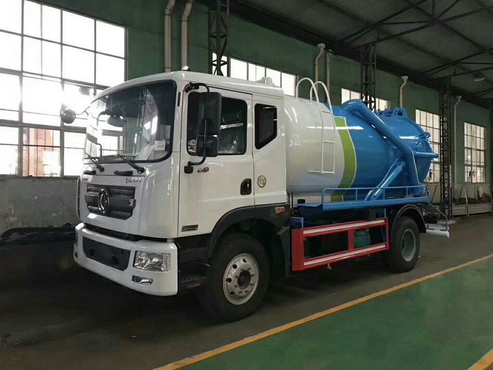 湖北程力东风多利卡D9 10-12方吸粪车 (1)