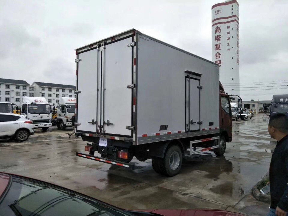 湖北程力重汽豪沃4.2米冷藏车 (27)
