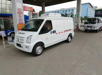 湖北程力 东风小康小型5立方面包冷藏车