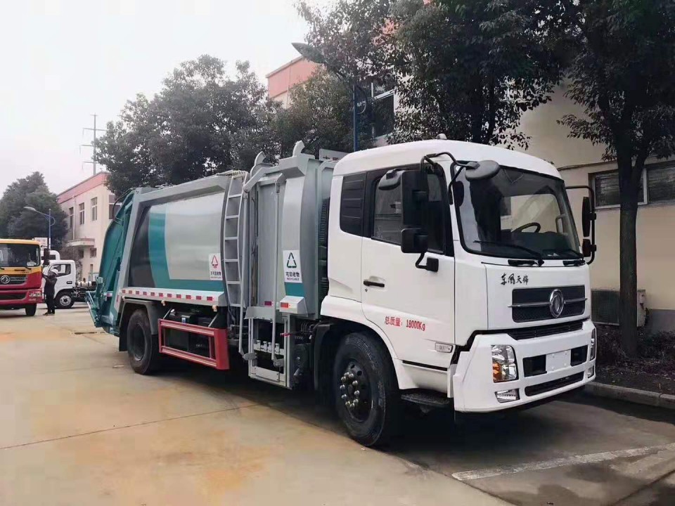 湖北程力东风天锦侧装挂桶压缩垃圾车 (1)