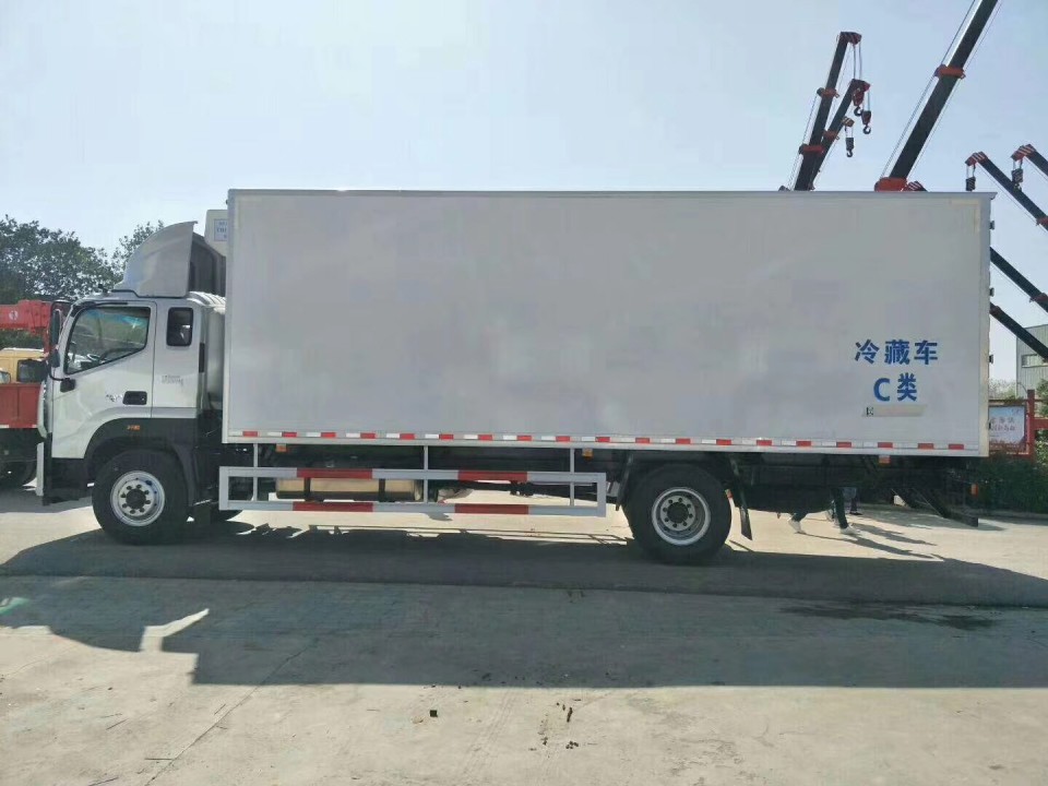 湖北程力欧马可S5 7米6冷藏车 (2)