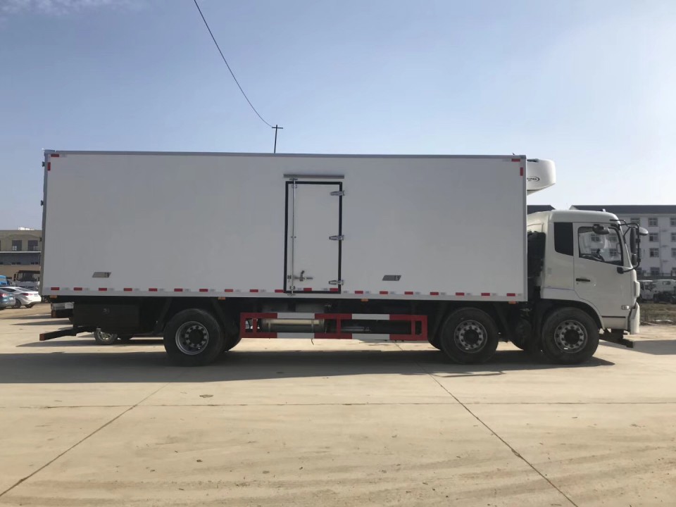 湖北程力东风天锦7米8冷藏车 (8)