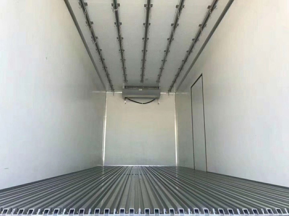 湖北程力解放三轴7米7冷藏车 (8)