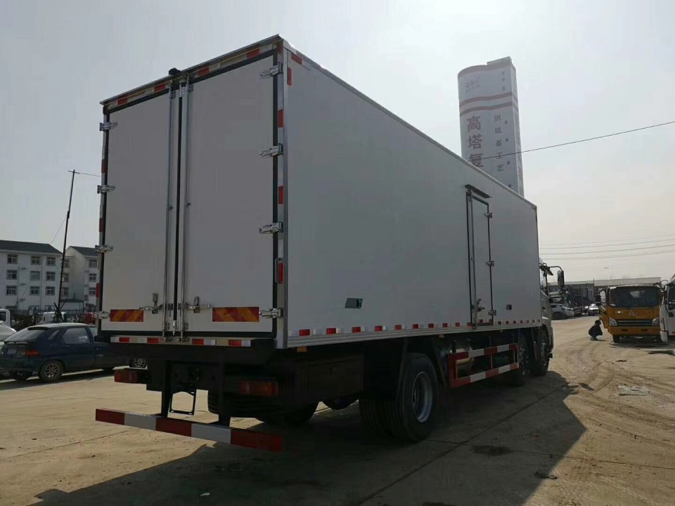 湖北程力东风天锦三轴8米6冷藏车 (8)