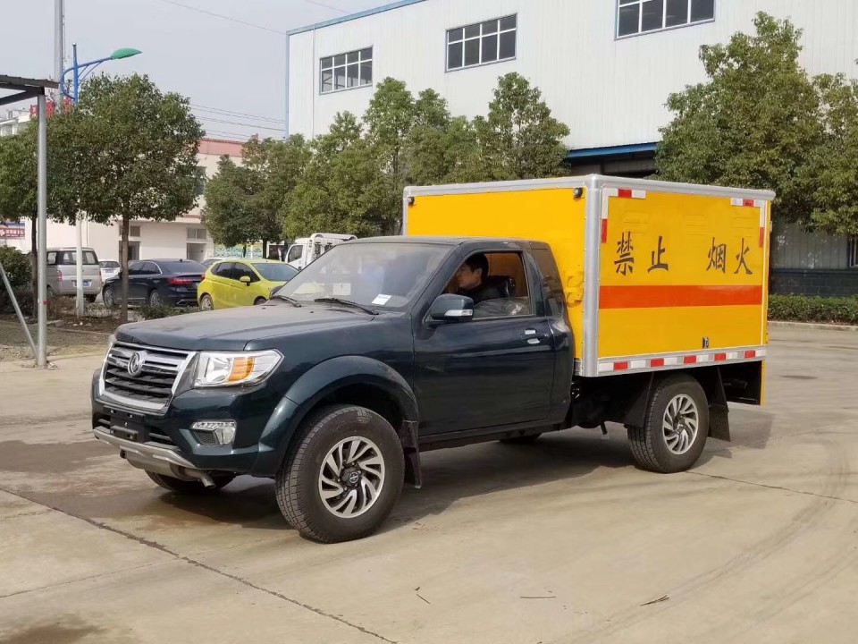 湖北程力东风四驱皮卡爆破器材运输车 (4)