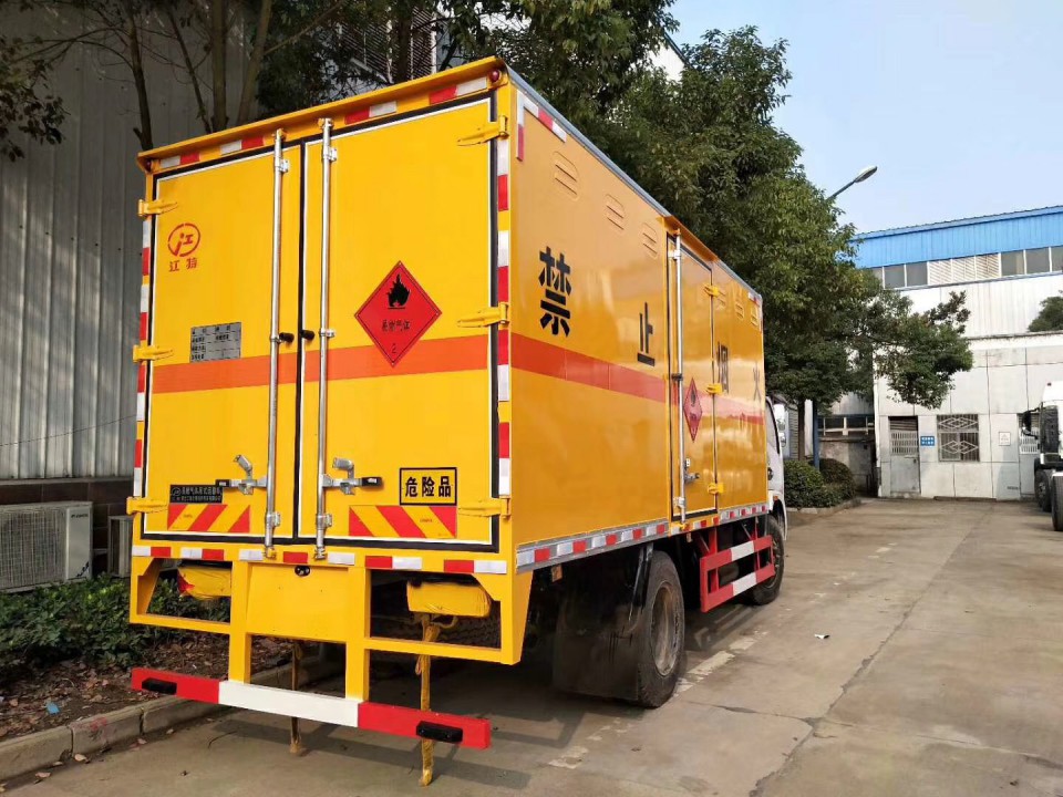湖北程力东风多利卡7吨爆破器材运输车 (3)