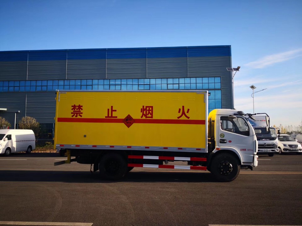 湖北程力东风多利卡7吨爆破器材运输车 (9)