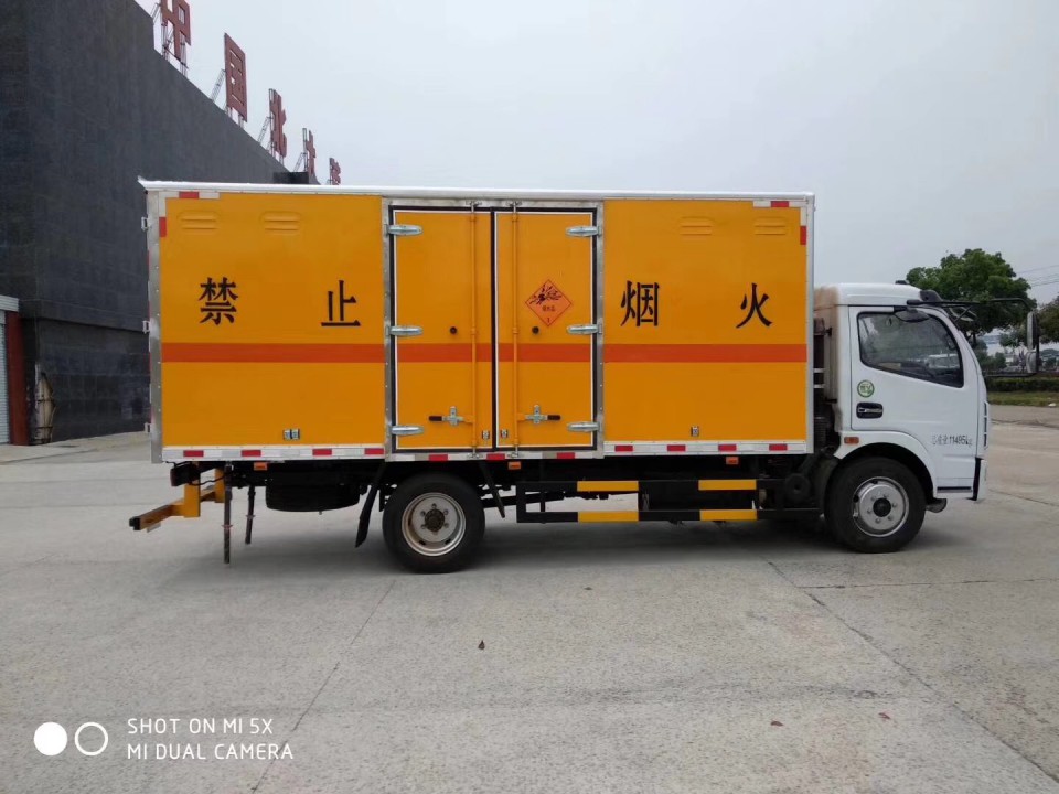 湖北程力东风多利卡7吨爆破器材运输车 (14)