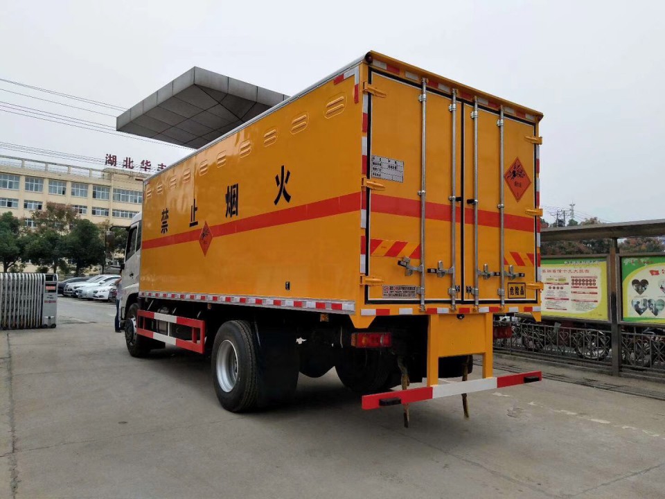 湖北程力东风天锦9.99吨爆破器材运输车 (21)