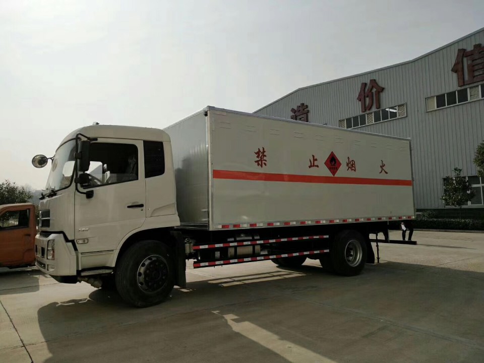 湖北程力东风天锦9.99吨爆破器材运输车 (23)
