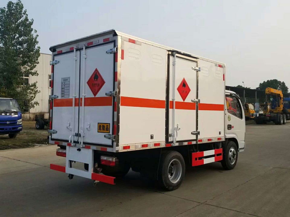 湖北程力东风1吨爆破器材运输车 (4)