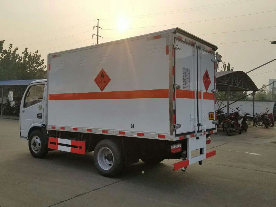 湖北程力东风1吨爆破器材运输车 (6)