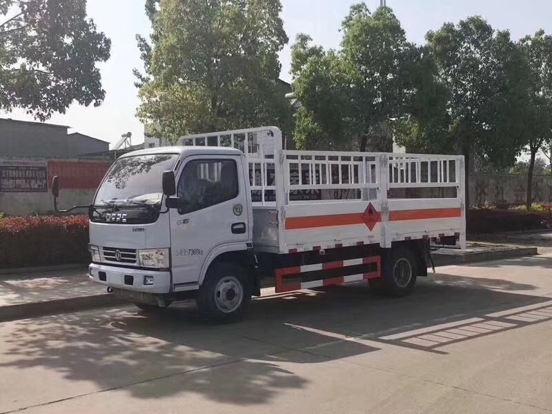湖北程力东风多利卡D6 4米2气瓶运输车 (21)