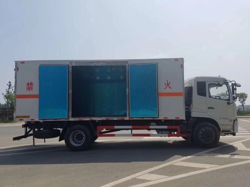 东风天锦7米6易燃气体厢式气瓶运输车 (8)