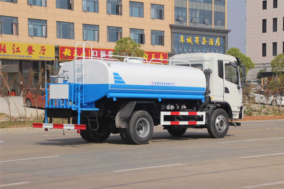 陕汽德龙15吨15方湖北程力集团洒水车 (3)